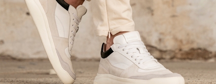 Witte sneakers combineren